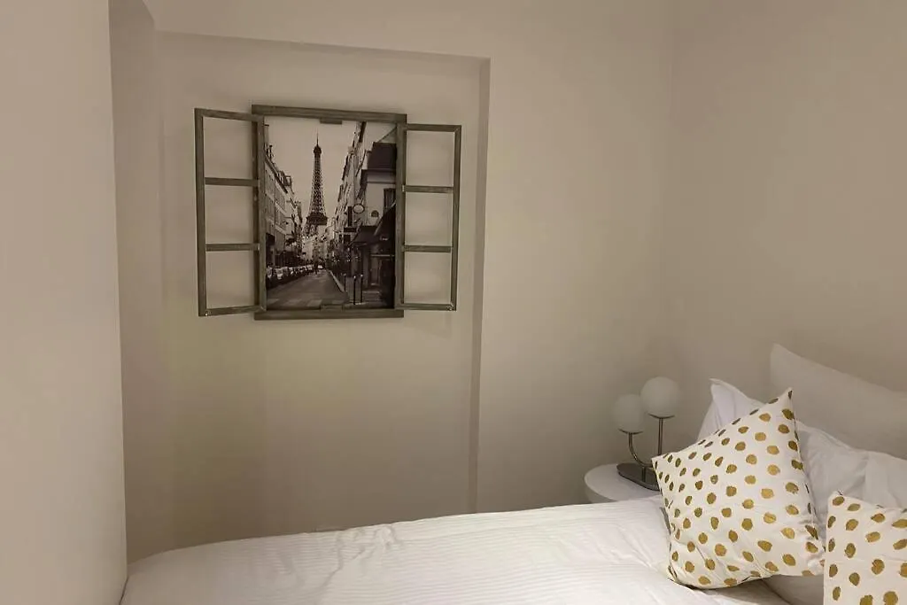 Stylist And Cosy In Montparnasse Paris